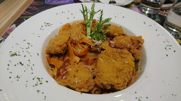 J.C.co藝術廚房:高雄~J.C.co藝術廚房~走進童話般的夢幻森林~鳥籠白鹿造景美到令人驚豔~CP值超高的主題餐廳~