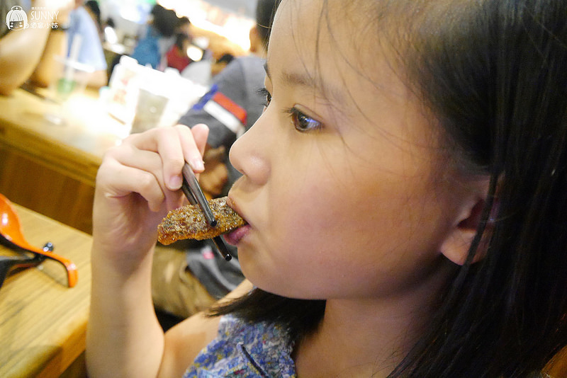 高鐵左營親子遊x新光三越美食．炸去啃