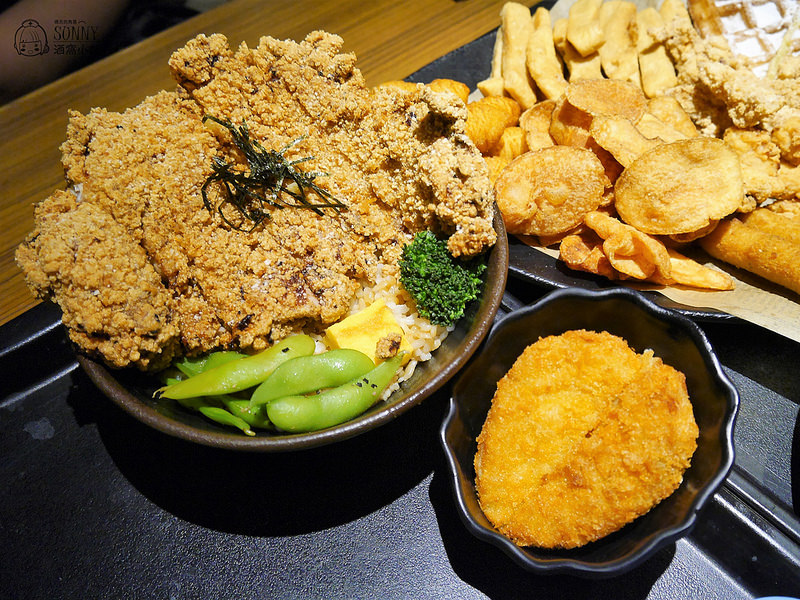 高鐵左營親子遊x新光三越美食．炸去啃