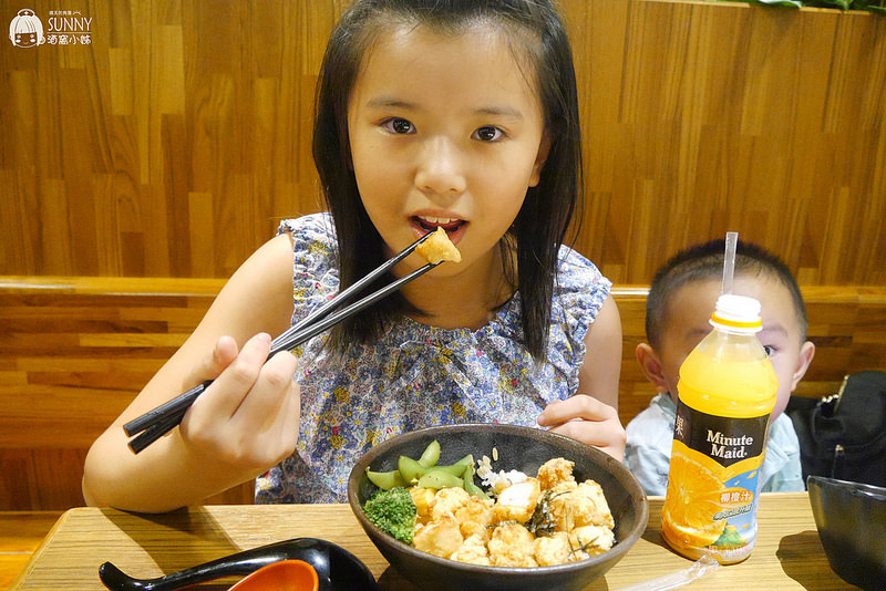 高鐵左營親子遊x新光三越美食．炸去啃