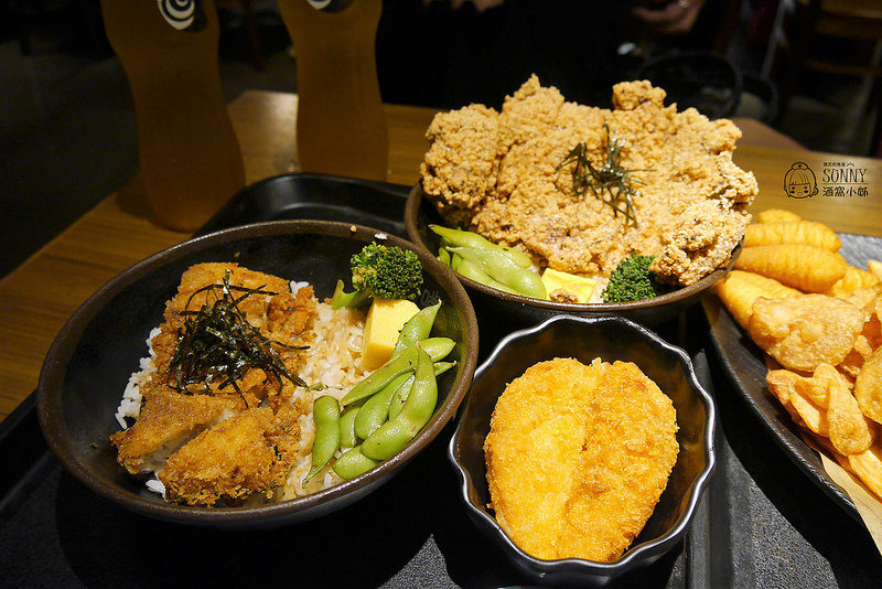 高鐵左營親子遊x新光三越美食．炸去啃