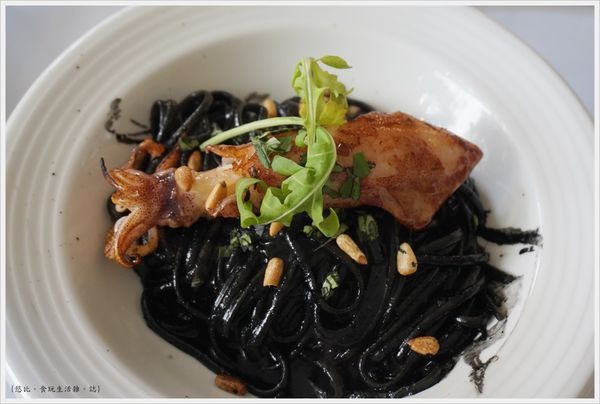 BISTRO by Nelson-香蒜辣味有蛋墨魚麵-1.JPG