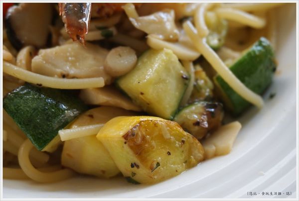 BISTRO by Nelson-清炒香蒜辣味虎蝦麵-4.JPG