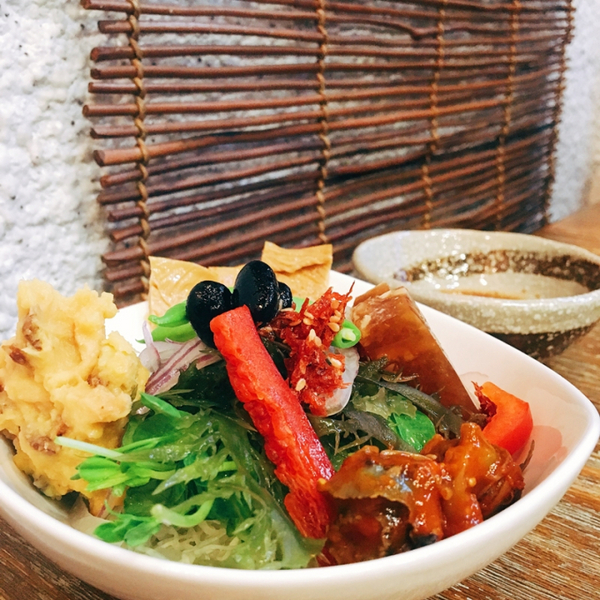 小食憩日式料理：小食憩日式料理｜松山區八德路｜沙拉充滿驚喜