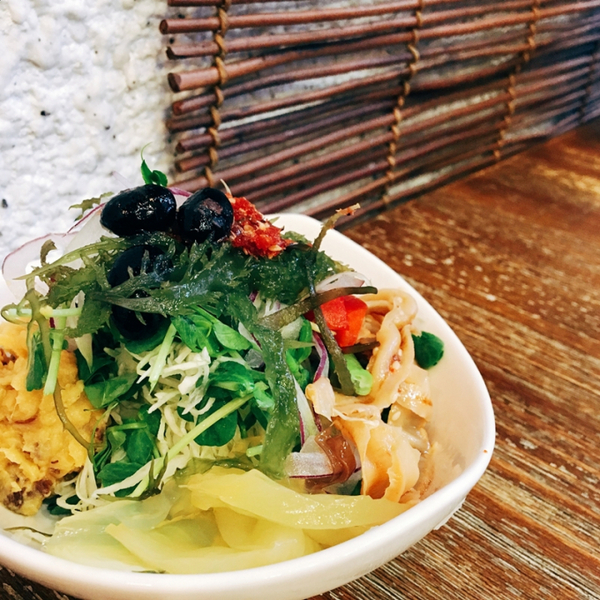 小食憩日式料理：小食憩日式料理｜松山區八德路｜沙拉充滿驚喜