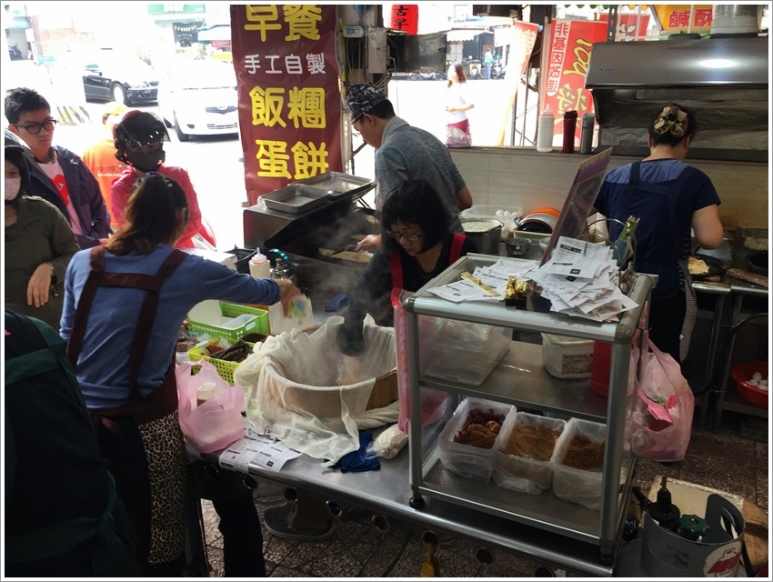 台南美食-食尚玩家~傳統飯糰特製蛋餅專賣店