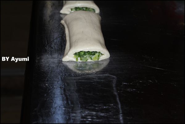 狗骨頭蔥油餅:『愛評體驗團』台中知名逢甲夜市排隊人氣小吃~狗骨頭蔥油餅、超平價的銅板美食、造型吸睛又美味~ 狗骨頭蔥油餅:『愛評體驗團』台中知名逢甲夜市排隊人氣小吃~狗骨頭蔥油餅、超平價的銅板美食、造型吸睛又美味~