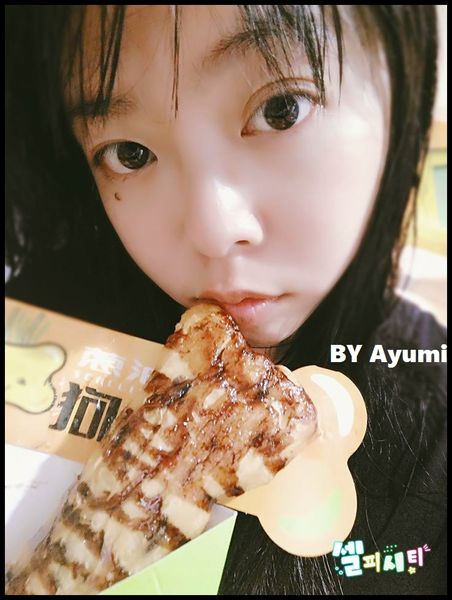 狗骨頭蔥油餅:『愛評體驗團』台中知名逢甲夜市排隊人氣小吃~狗骨頭蔥油餅、超平價的銅板美食、造型吸睛又美味~ 狗骨頭蔥油餅:『愛評體驗團』台中知名逢甲夜市排隊人氣小吃~狗骨頭蔥油餅、超平價的銅板美食、造型吸睛又美味~