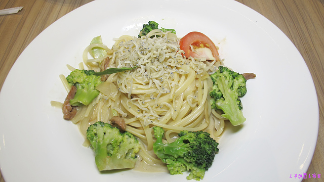 ❤食❤Rainbow樂寶遊學趣親子餐廳-沙坑球池溜滑梯-男孩女孩專屬遊戲室-小型賽車跑道-試營運還抽玩具車♛王子與公主的窩♛