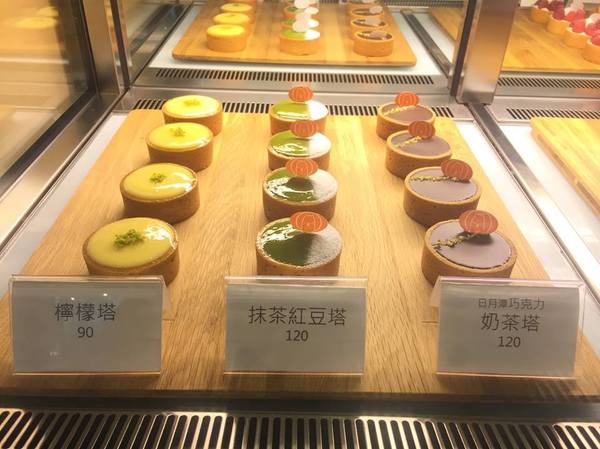 Glocke Bakery手做甜點工作室：Glocke Bakery手做甜點工作室-頭一間甜點店能讓我一訪再訪  吃的不只是美味  更是對甜點的堅持  最近有黃阿瑪的分身大瑪到店喔!!