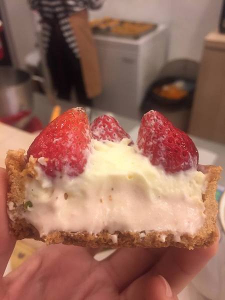 Glocke Bakery手做甜點工作室:Glocke Bakery手做甜點工作室-頭一間甜點店能讓我一訪再訪 吃的不只是美味 更是對甜點的堅持 最近有黃阿瑪的分身大瑪到店喔!!