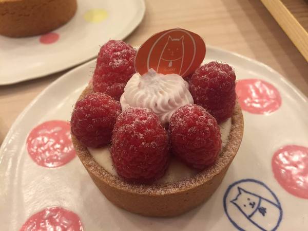 Glocke Bakery手做甜點工作室：Glocke Bakery手做甜點工作室-頭一間甜點店能讓我一訪再訪  吃的不只是美味  更是對甜點的堅持  最近有黃阿瑪的分身大瑪到店喔!!