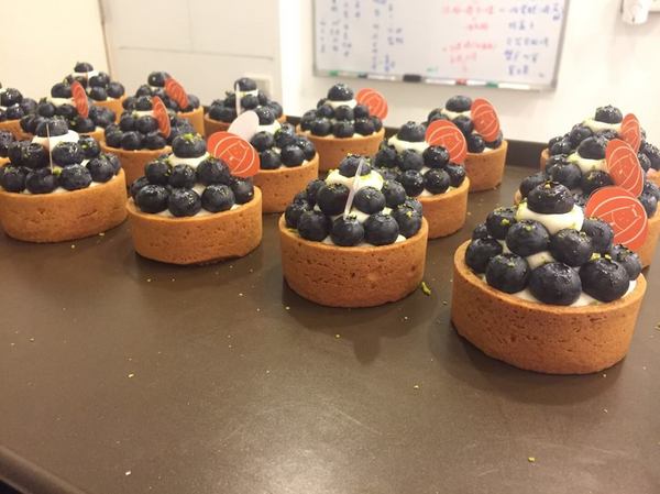 Glocke Bakery手做甜點工作室:Glocke Bakery手做甜點工作室-頭一間甜點店能讓我一訪再訪 吃的不只是美味 更是對甜點的堅持 最近有黃阿瑪的分身大瑪到店喔!!