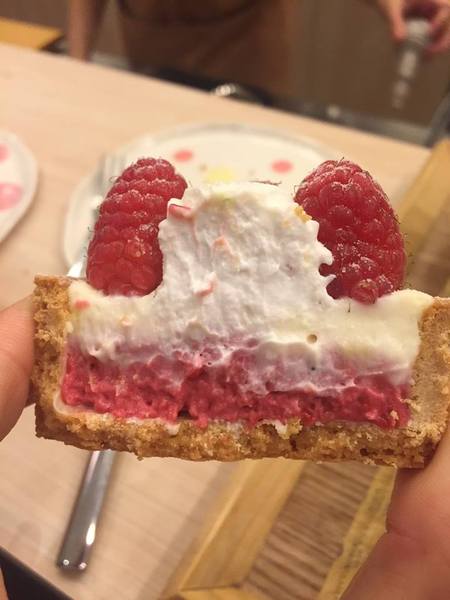 Glocke Bakery手做甜點工作室:Glocke Bakery手做甜點工作室-頭一間甜點店能讓我一訪再訪 吃的不只是美味 更是對甜點的堅持 最近有黃阿瑪的分身大瑪到店喔!!