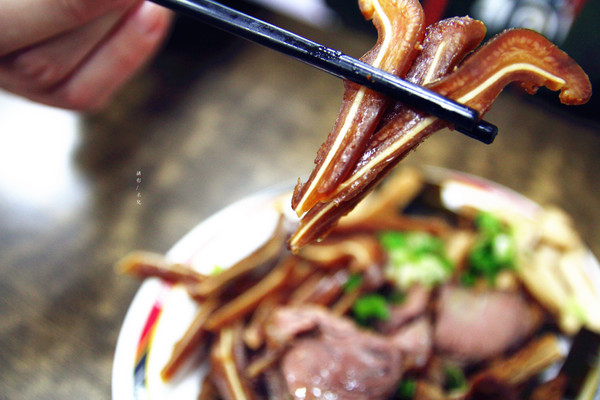 三民煮藝：【新北市新店區。小吃】三民煮藝 招牌椒香系列 香麻辣平衡夠味 一吃上癮 心中排行第一名 小碧潭捷運站