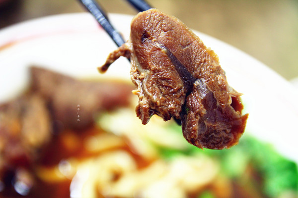 三民煮藝：【新北市新店區。小吃】三民煮藝 招牌椒香系列 香麻辣平衡夠味 一吃上癮 心中排行第一名 小碧潭捷運站