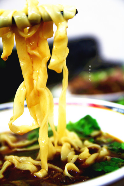 三民煮藝：【新北市新店區。小吃】三民煮藝 招牌椒香系列 香麻辣平衡夠味 一吃上癮 心中排行第一名 小碧潭捷運站