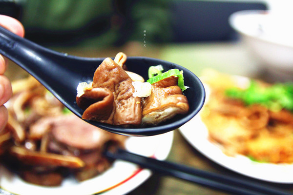 三民煮藝：【新北市新店區。小吃】三民煮藝 招牌椒香系列 香麻辣平衡夠味 一吃上癮 心中排行第一名 小碧潭捷運站