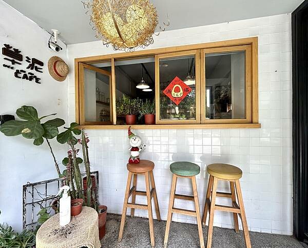 捷運文湖線六張犁站附近咖啡輕食推薦/草泥CAFE/帶媽媽來享受美食與悠閒的下午時光/有插座與免費WIFI/付款方