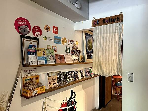 捷運文湖線六張犁站附近咖啡輕食推薦/草泥CAFE/帶媽媽來享受美食與悠閒的下午時光/有插座與免費WIFI/付款方