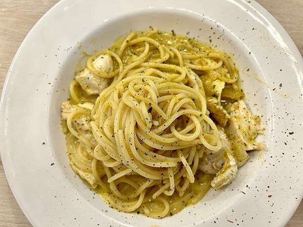 捷運文湖線六張犁站附近咖啡輕食推薦/草泥CAFE/帶媽媽來享受美食與悠閒的下午時光/有插座與免費WIFI/付款方