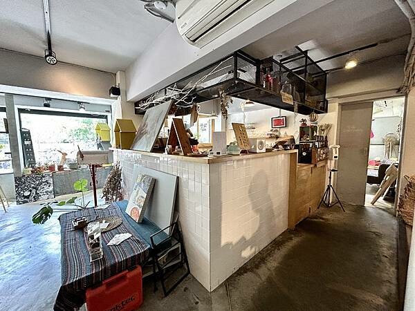 捷運文湖線六張犁站附近咖啡輕食推薦/草泥CAFE/帶媽媽來享受美食與悠閒的下午時光/有插座與免費WIFI/付款方