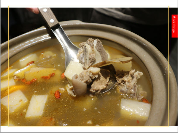 【新竹美食愛吃文】888快炒!冬天的羊肉爐好清新,肉質Q彈,不沾醬也好吃-24.jpg 【新竹美食愛吃文】888快炒!冬天的羊肉爐好清新,肉質Q彈,不沾醬也好吃-24.jpg