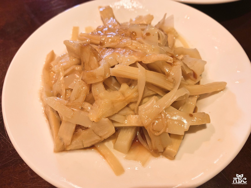 新竹美食|老饕必吃！古早味傳統美食推薦珈賀食堂，舒適空間有冷氣。