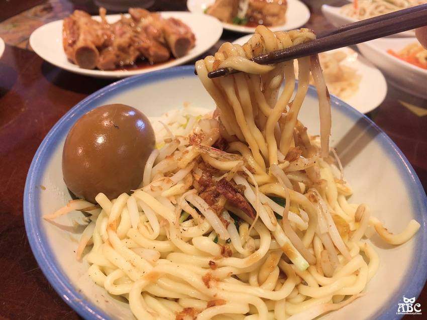 新竹美食|老饕必吃！古早味傳統美食推薦珈賀食堂，舒適空間有冷氣。