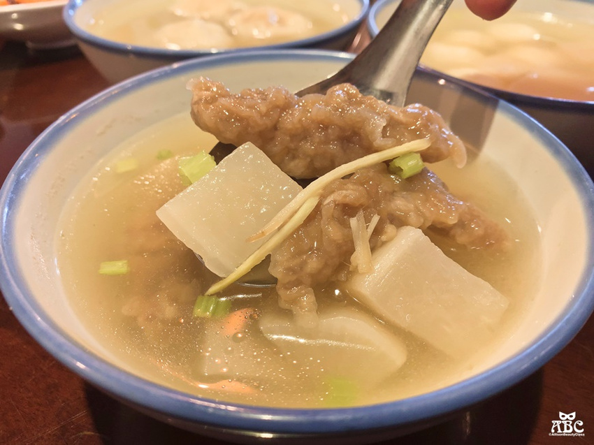 新竹美食|老饕必吃！古早味傳統美食推薦珈賀食堂，舒適空間有冷氣。