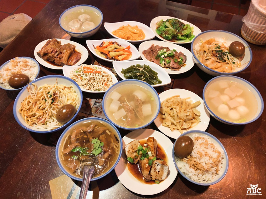 新竹美食|老饕必吃！古早味傳統美食推薦珈賀食堂，舒適空間有冷氣。