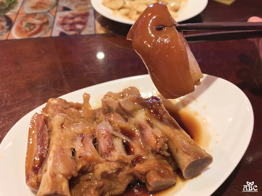 新竹美食|老饕必吃！古早味傳統美食推薦珈賀食堂，舒適空間有冷氣。