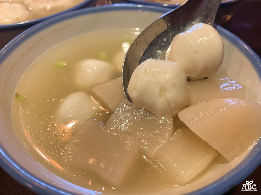 新竹美食|老饕必吃！古早味傳統美食推薦珈賀食堂，舒適空間有冷氣。