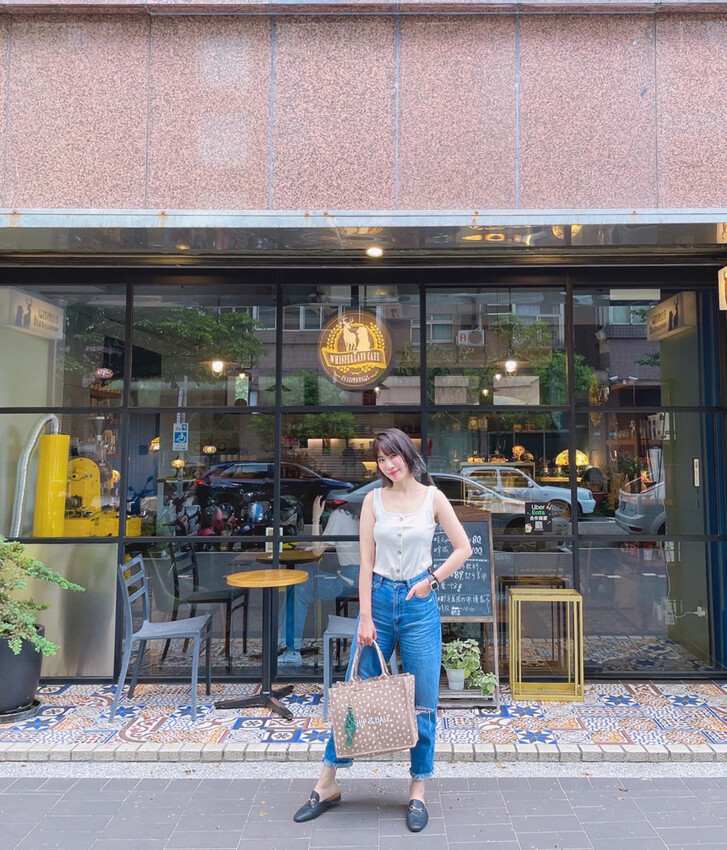 在山野對話 Whisperland Cafe | 內湖靜巷內悠閒的咖啡廳 滿滿花磚好迷人。早餐時段點杯飲料+89元 就可享用一份手工早餐。捷運港墘站