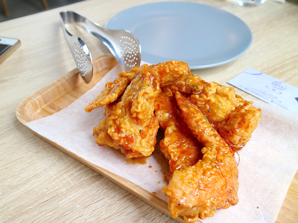 新营区美食)巷弄内的cp值超高法式餐厅,蓝带进修主厨亲自料理,为你呈