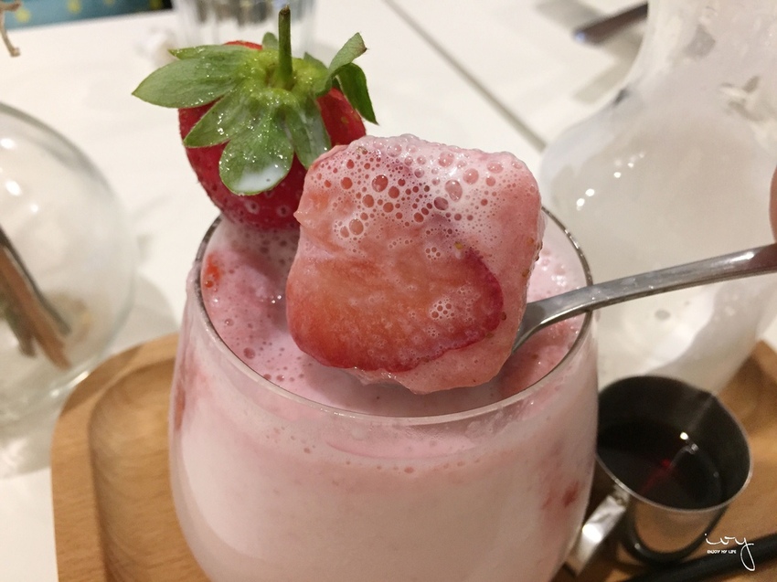 台南北區早午餐咖啡廳推薦，噠慷咖啡館cafe.com|