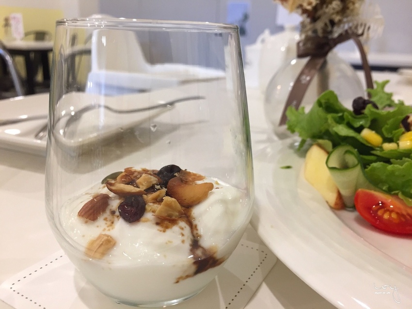 台南北區早午餐咖啡廳推薦，噠慷咖啡館cafe.com|