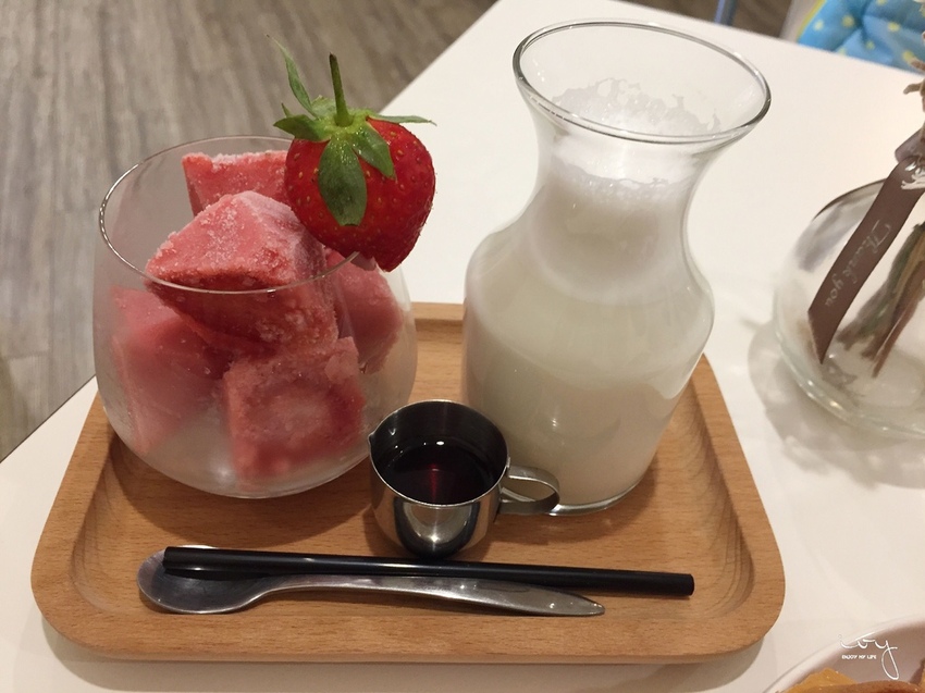 台南北區早午餐咖啡廳推薦，噠慷咖啡館cafe.com|