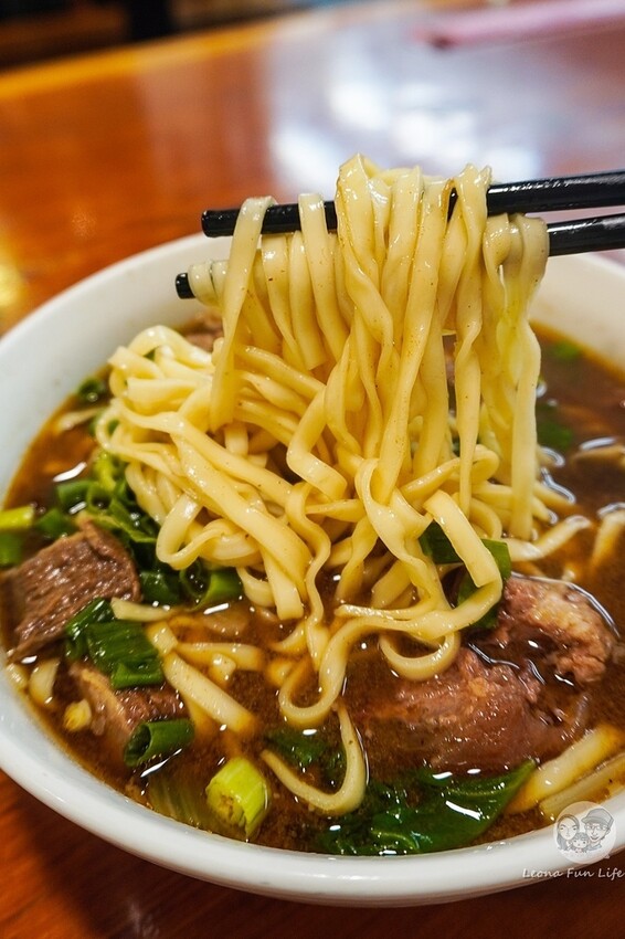 台南市中西區台南美食|老鄭牛肉麵館-飄香48多年老字號牛肉麵店，麵食炒飯都美味|菜單