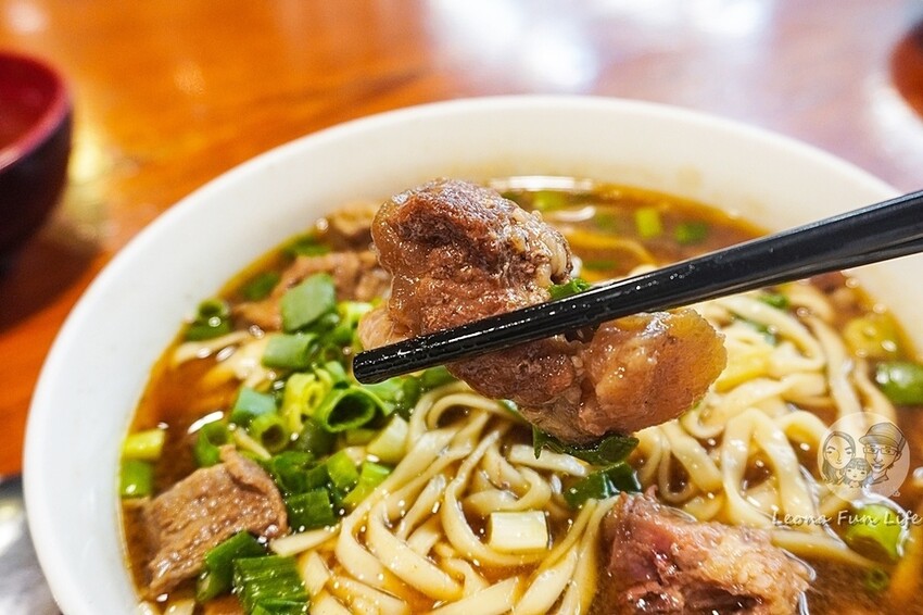 台南市中西區台南美食|老鄭牛肉麵館-飄香48多年老字號牛肉麵店，麵食炒飯都美味|菜單