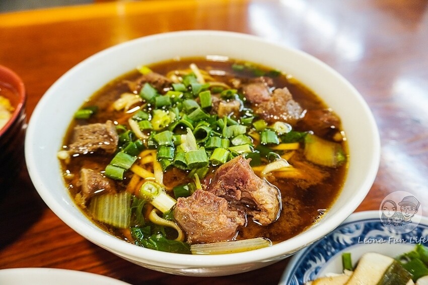 台南市中西區台南美食|老鄭牛肉麵館-飄香48多年老字號牛肉麵店，麵食炒飯都美味|菜單