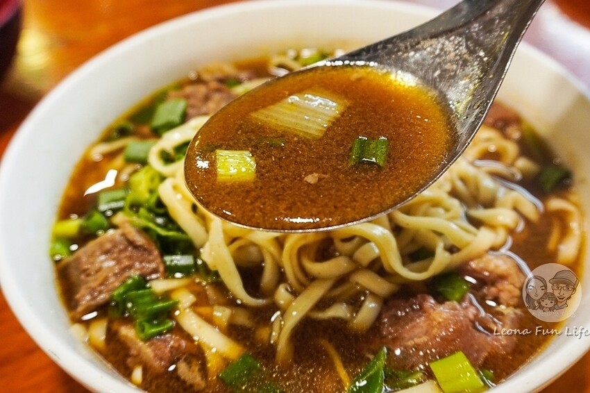 台南市中西區台南美食|老鄭牛肉麵館-飄香48多年老字號牛肉麵店，麵食炒飯都美味|菜單
