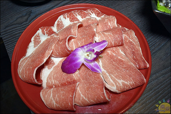 悅上引鍋物料理:台中鍋物推薦。悅上引海鮮和牛鍋物。精緻鍋物高檔食材老饕最愛@sunny吃喝遊樂