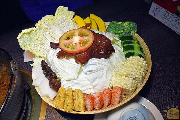 悅上引鍋物料理:台中鍋物推薦。悅上引海鮮和牛鍋物。精緻鍋物高檔食材老饕最愛@sunny吃喝遊樂