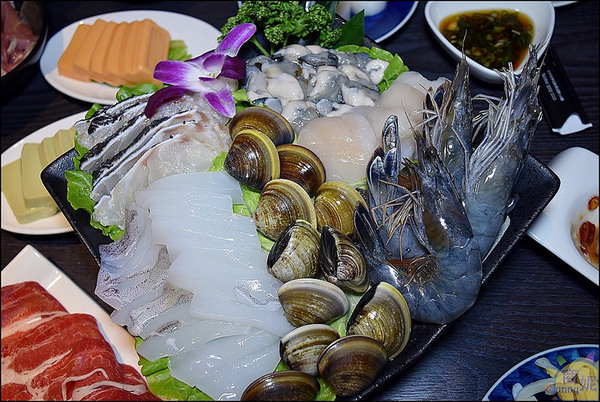 悅上引鍋物料理:台中鍋物推薦。悅上引海鮮和牛鍋物。精緻鍋物高檔食材老饕最愛@sunny吃喝遊樂