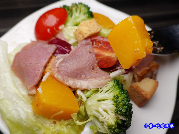 和風蜜桃鴨胸沙拉-洋城義大利餐廳慶城店 (1).jpg
