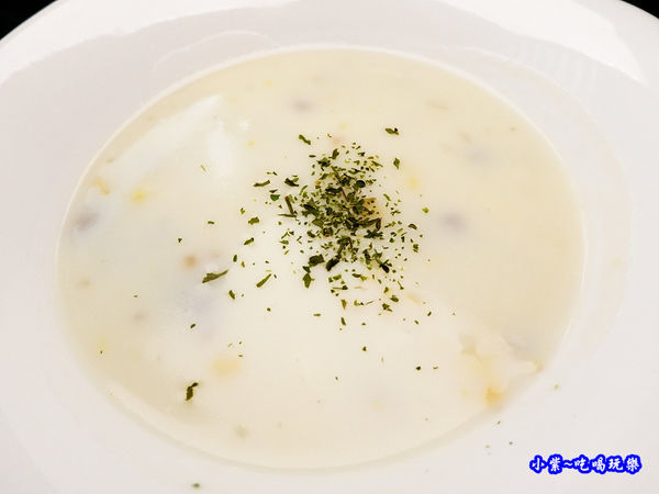 奶油蘑菇濃湯-洋城義大利餐廳慶城店 (1).jpg