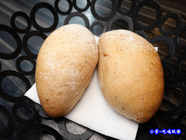 歐式餐包-洋城義大利餐廳慶城店 (2).jpg