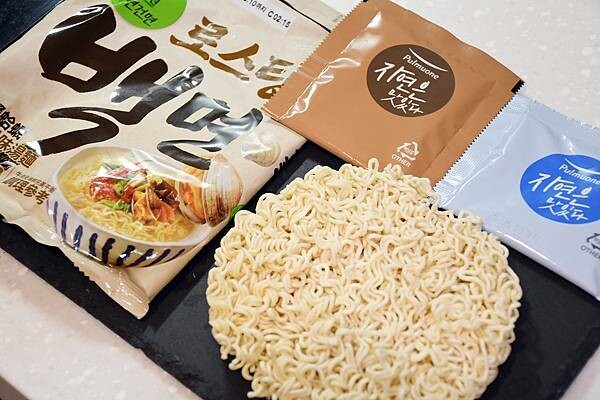 台北市中山區最像現煮的口感泡麵，採用專利技術、達到生麵口感～【Pulmuone圃美多】四款泡麵一次開箱～哪裡買的到？全聯