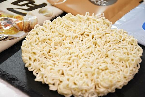 台北市中山區最像現煮的口感泡麵，採用專利技術、達到生麵口感～【Pulmuone圃美多】四款泡麵一次開箱～哪裡買的到？全聯